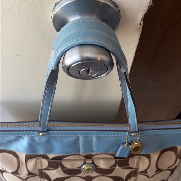 👜 Authentic Coach Signature Tote & Coin Purse👜 - Picture 6 of 15